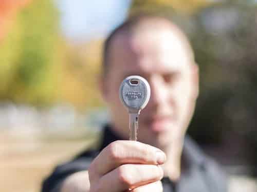 image of staelens locksmith holding up a transponder key he just cut and programmed